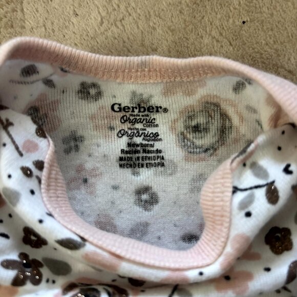 Gerber Organic Newborn Floral Onesie – Soft Cotton Baby Bodysuit - Picture 2 of 4